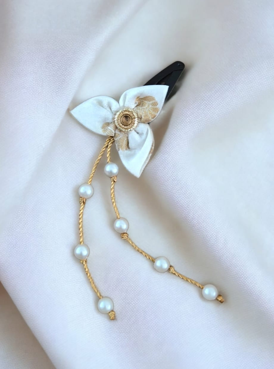 Pearls hanging strands Hair Clip with beige flower motif – Soyara Ethnics  Studio