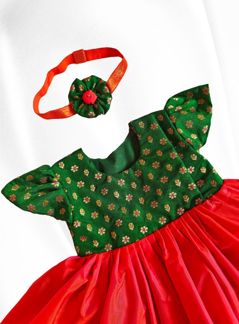 Green brocade with coral pink silk front open newborn baby girl frock for naming ceremony with bonnet,bloomer & booties.It's the perfect outfit for your naamkaran or annaprashan ceremony.Traditional dress for Noolukettu Ceremony,Pachavi Puja,cradle ceremony,Rice Ceremony,Chatti Puja etc.Apt gifting idea