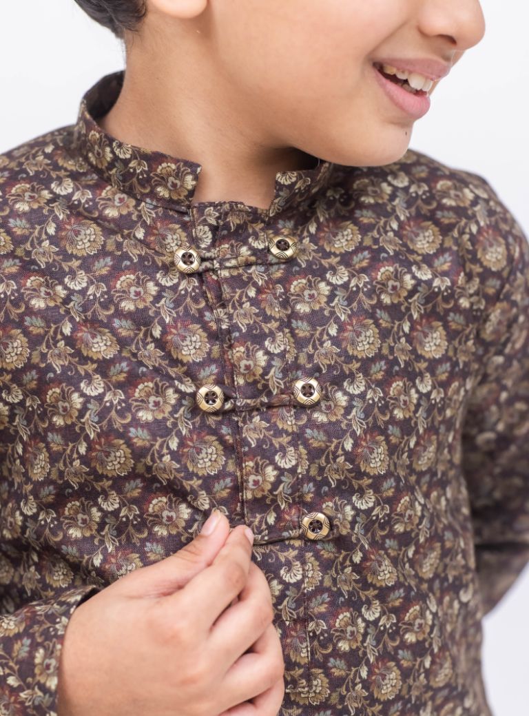 This Coffee brown satin cotton Paisley printed short kurta for Boys features a detailed placket pattern, providing a stylish and intricate design. Made with premium satin cotton, this kurta is both comfortable and fashionable.