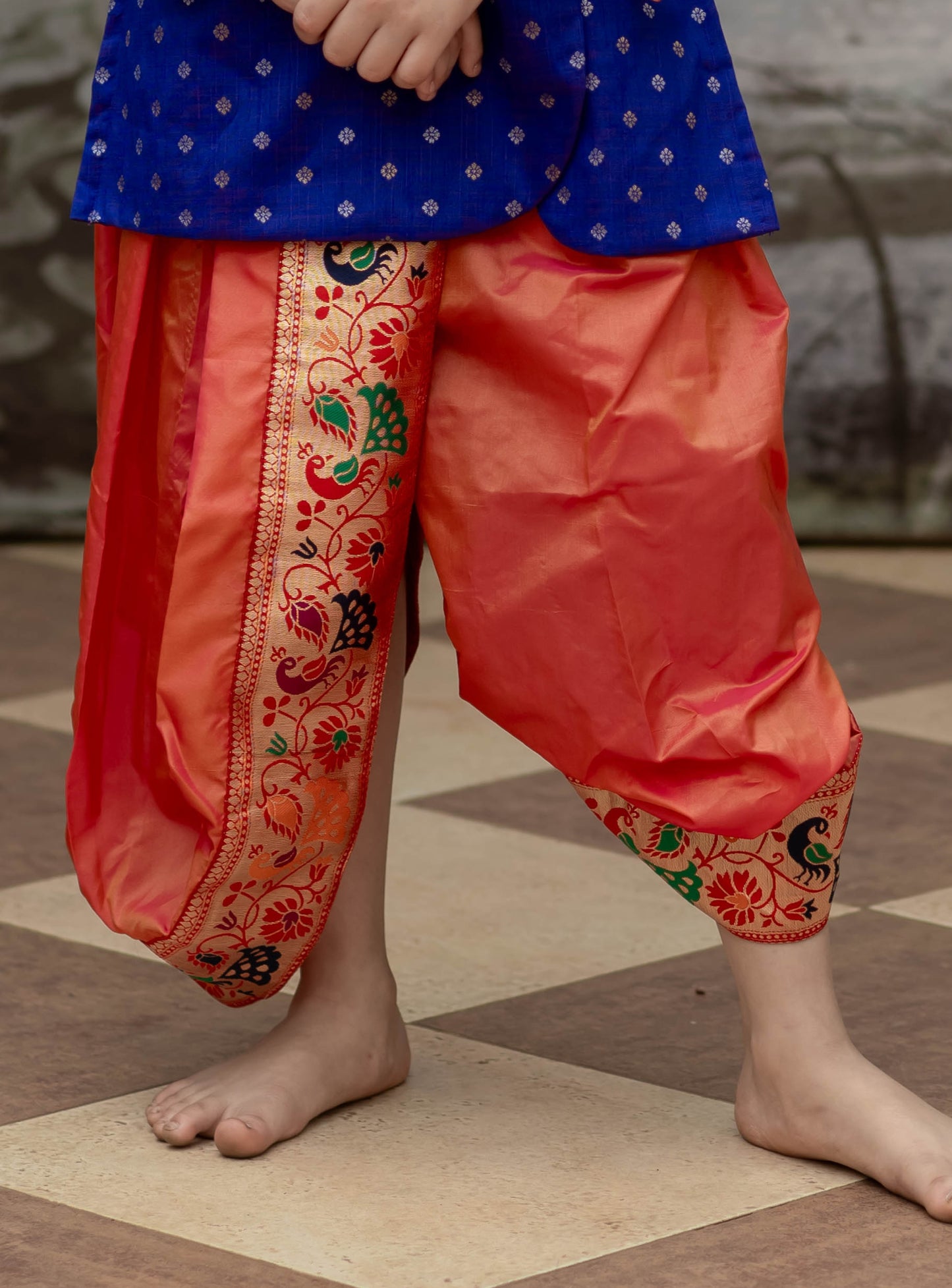 Blush Pink Mysore silk sovale uparane set with intricate Peacock Paithani border for Batu.Pre-stitched sovale uparane set includes Ready to wear Sovale & Uparane/Upavastra.Can be paired with a short kurta.This Set is ideal for rituals like Matrubhojan,Muhurt during Munj/Upanayan/Vratabandha/Thread Ceremony.