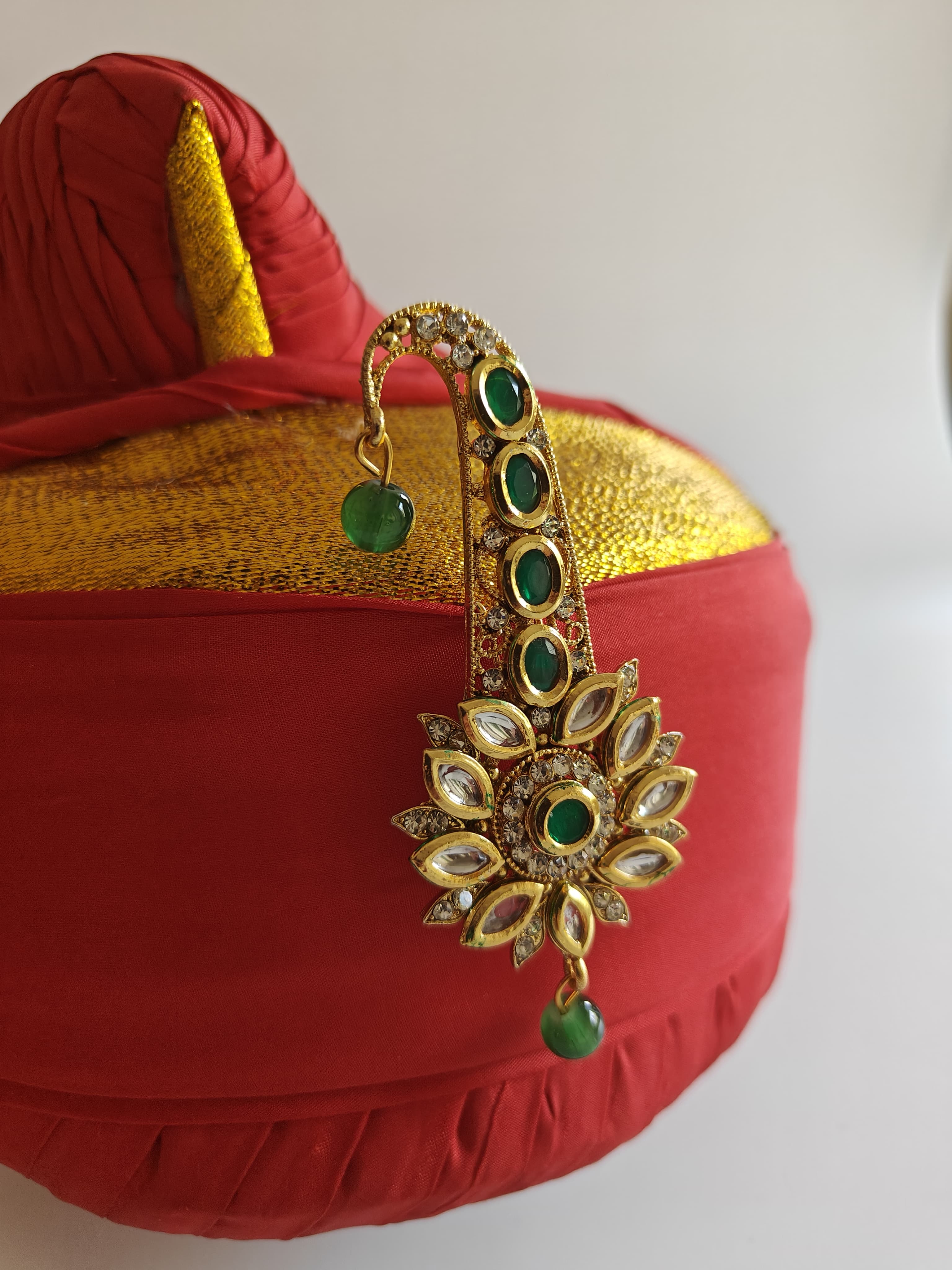 Green and white Kundan Jadau pagadi brooch for batu or groom.