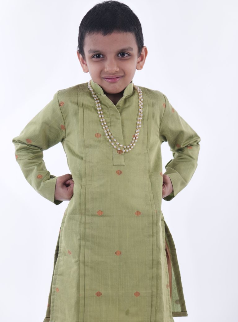 This pastel green kurta for boys features a knife pleated design crafted from raw silk. Adorned with jari buttas, it boasts a stand collar and front placket opening for a sophisticated touch. The cotton lining on the inside ensures comfort and quality.