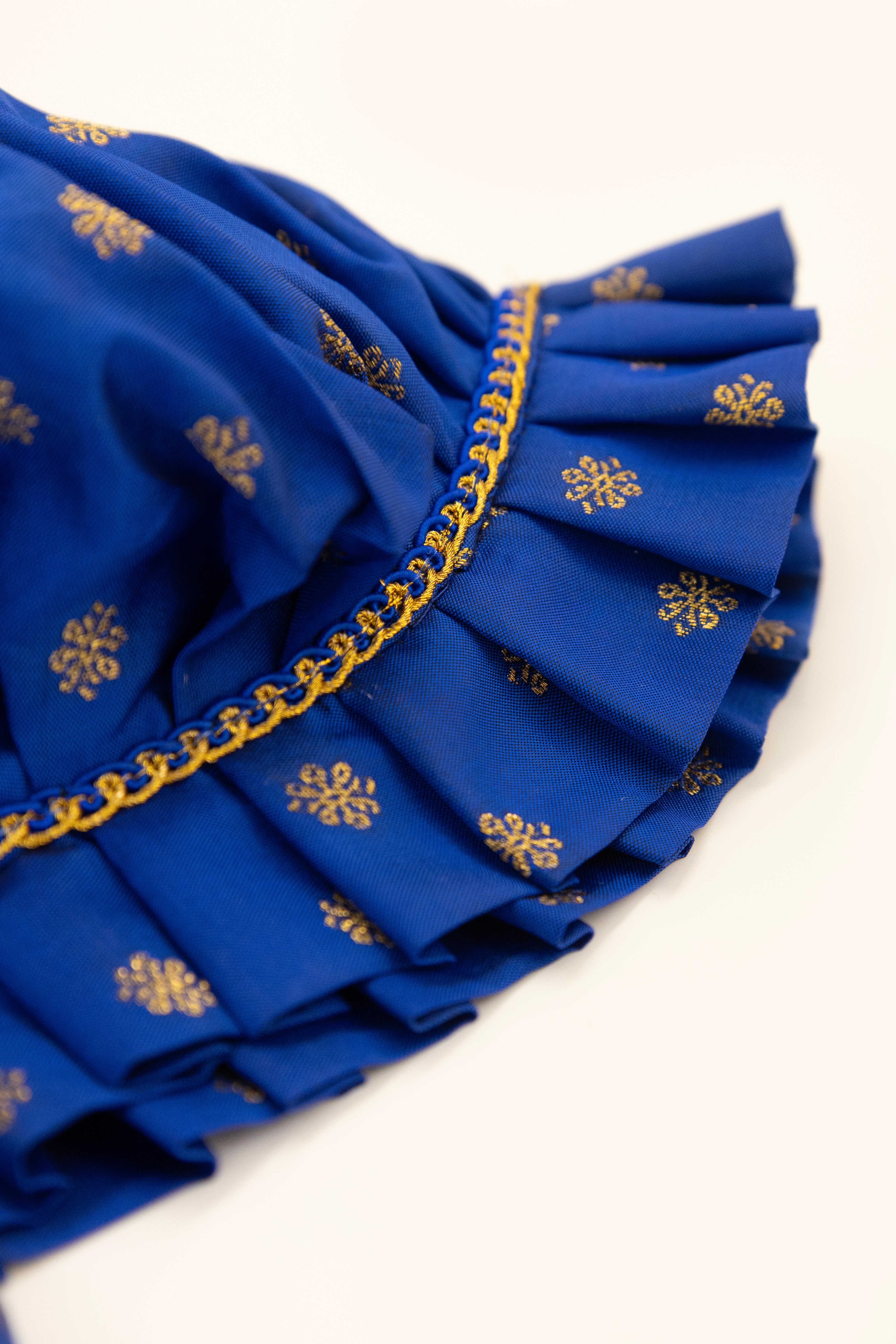 Blue Brocade frilled topda / topi / bonnet and adjustable booties unisex set for Newborn