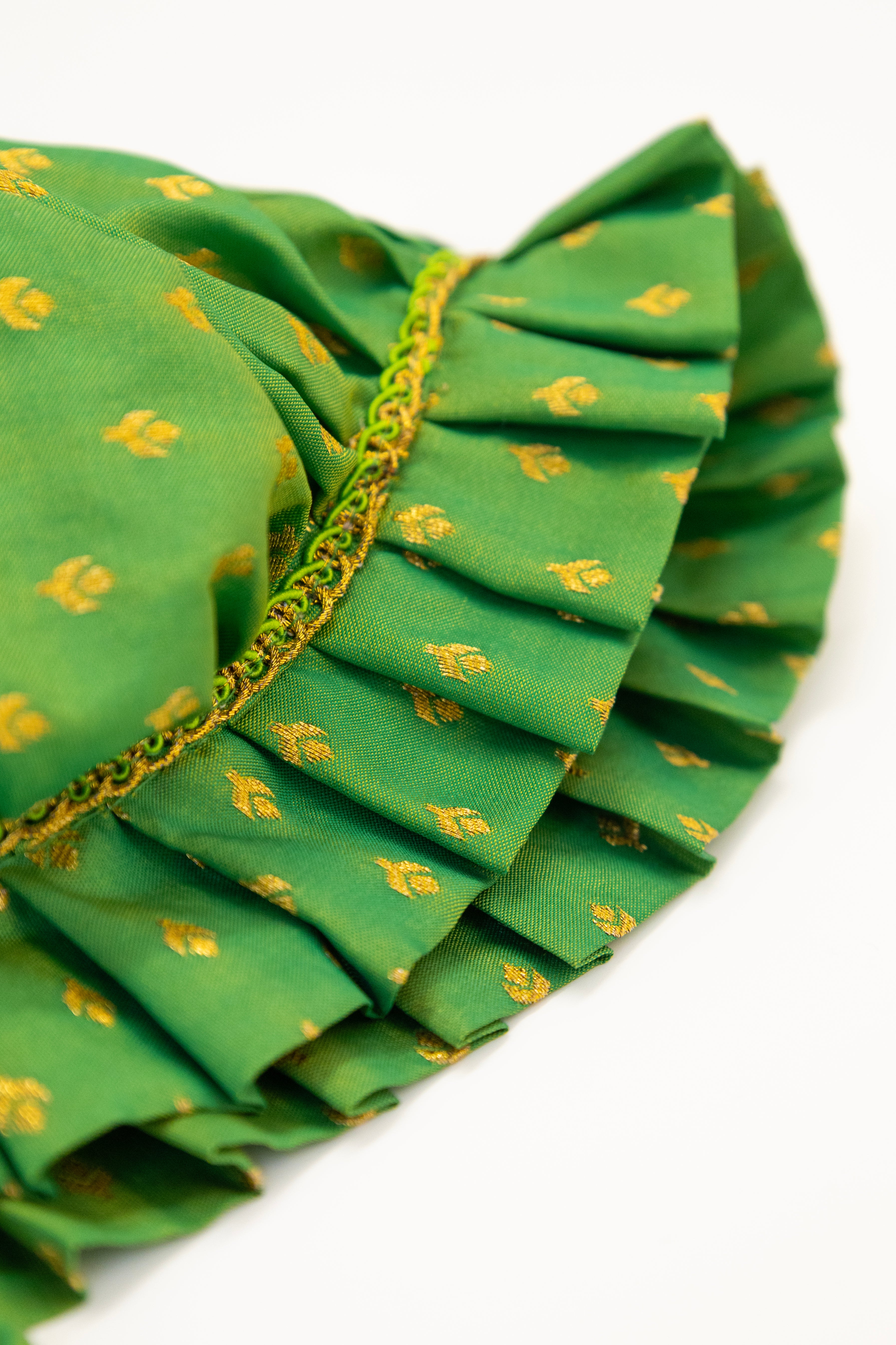 Green Brocade frilled topda / topi / bonnet and adjustable booties unisex set for Newborn