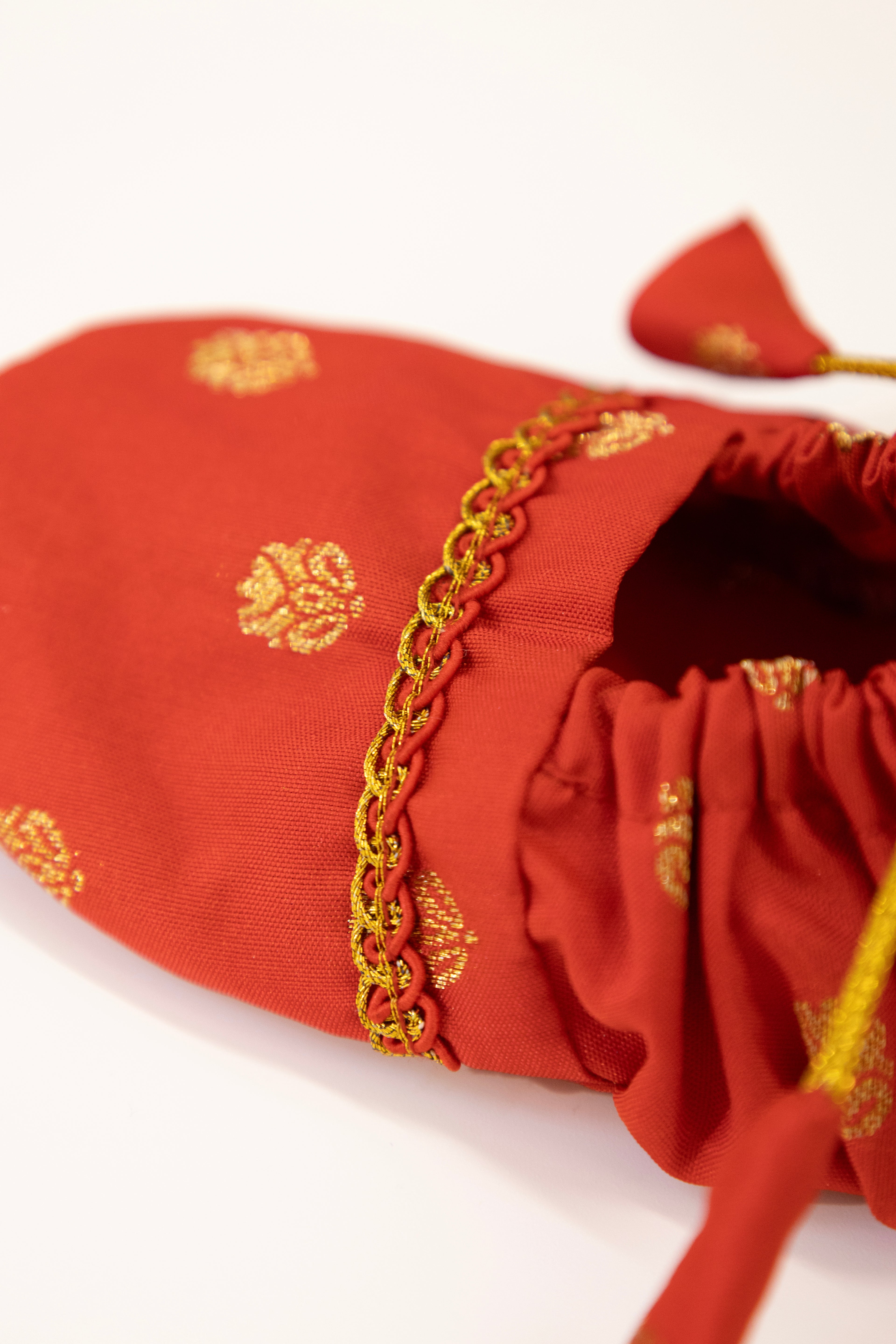 Red Brocade frilled topda / topi / bonnet and adjustable booties unisex set for Newborn