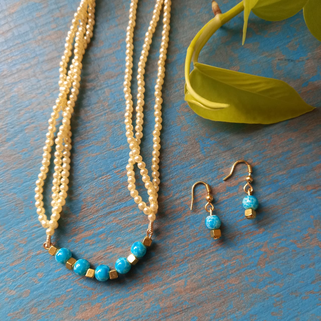 Crackle Beads Pendant with 3 Strands Pearls Necklace Set Soyara Ethnics Studio