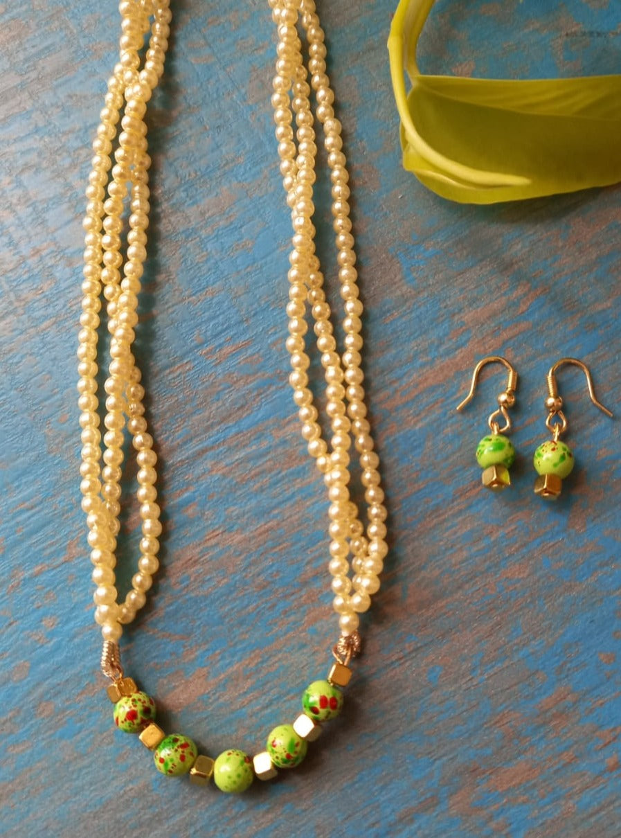 Crackle Beads Pendant with 3 Strands Pearls Necklace Set Soyara Ethnics Studio