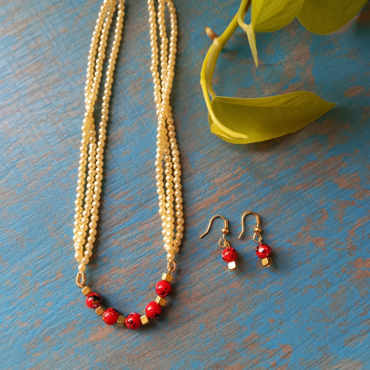 Crackle Beads Pendant with 3 Strands Pearls Necklace Set Soyara Ethnics Studio