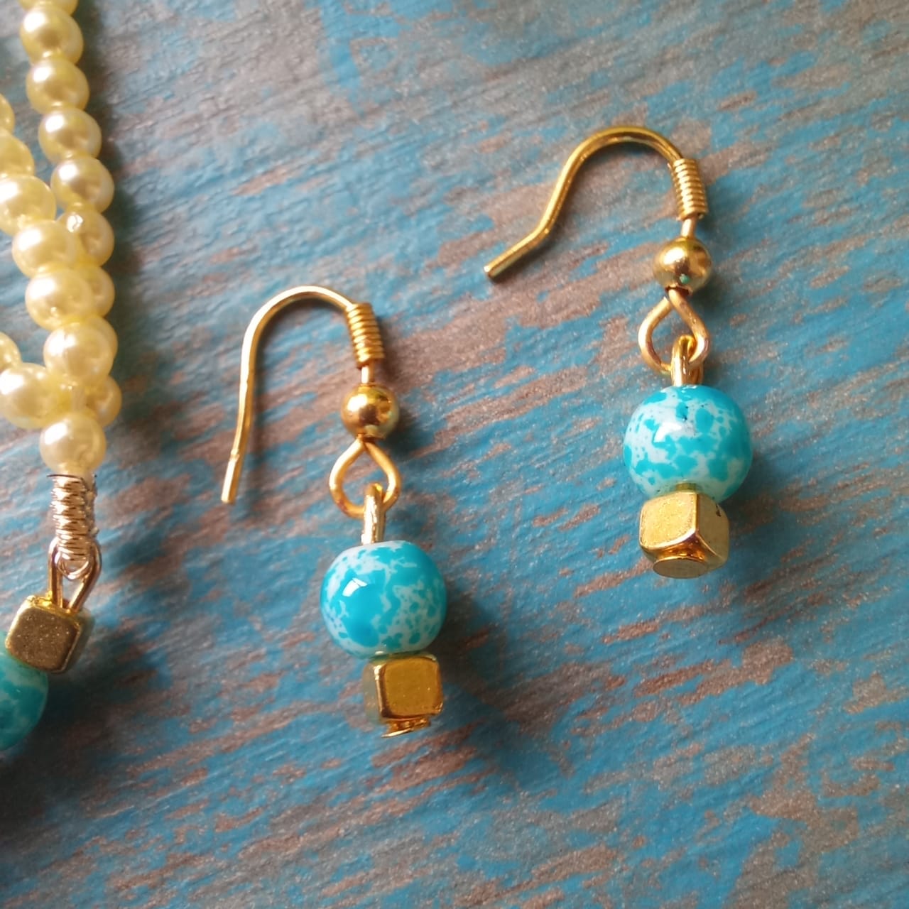 Crackle Beads Pendant with 3 Strands Pearls Necklace Set Soyara Ethnics Studio