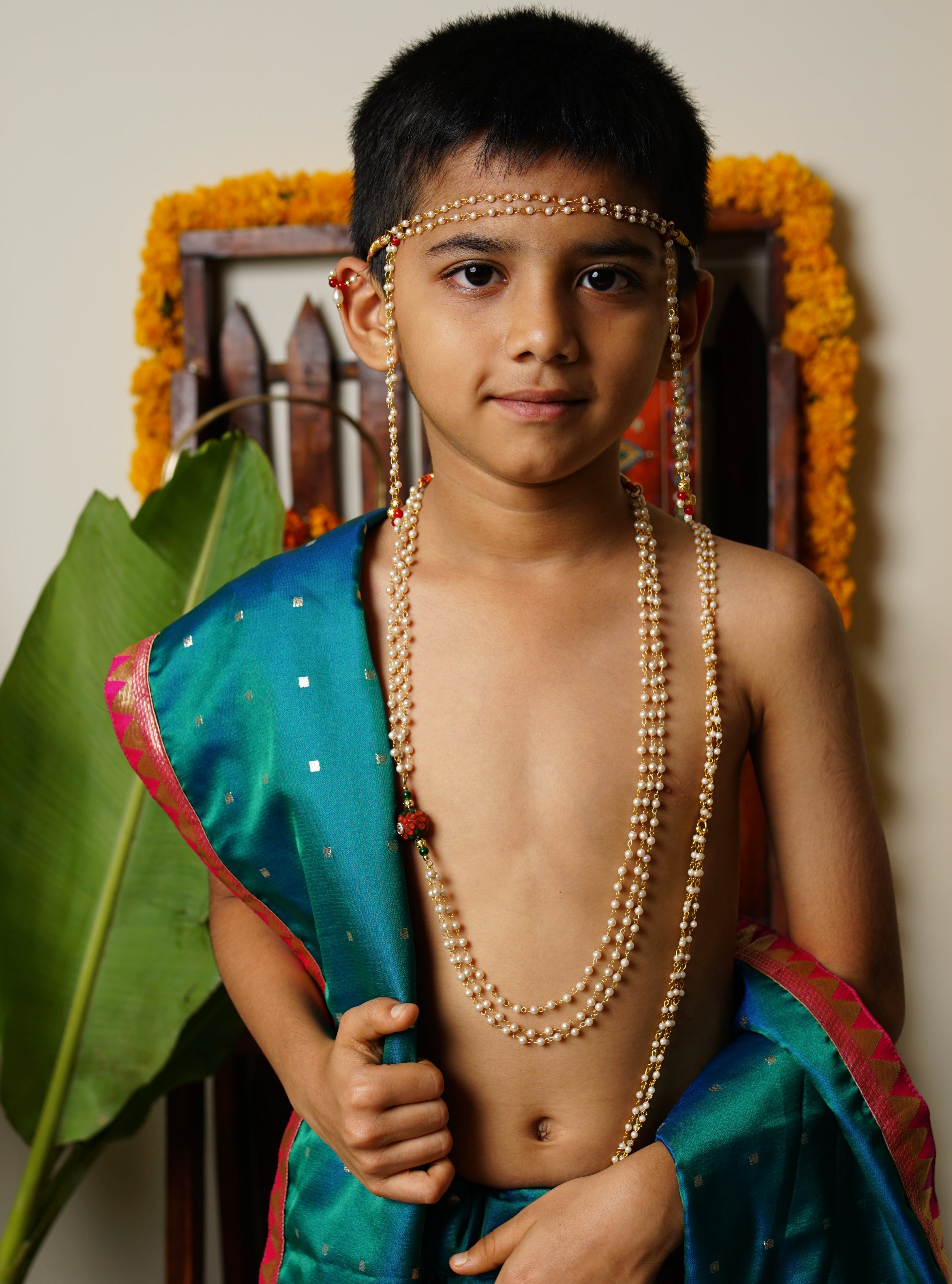 Peacock Green satin taffeta silk Dhoti/Soval/Kad & Shawl/Upran/Shela with Paithani jari Border Set for Batu.Pre-stitched sovale uparane set includes Ready to wear Sovale & Uparane/Upavastra.Can be paired with a short kurta.This Set is ideal for rituals like Matrubhojan,Muhurt during Munj/Upanayan/Vratabandha/Thread Ceremony.