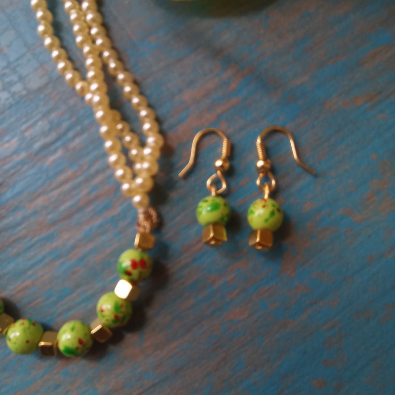 Crackle Beads Pendant with 3 Strands Pearls Necklace Set Soyara Ethnics Studio
