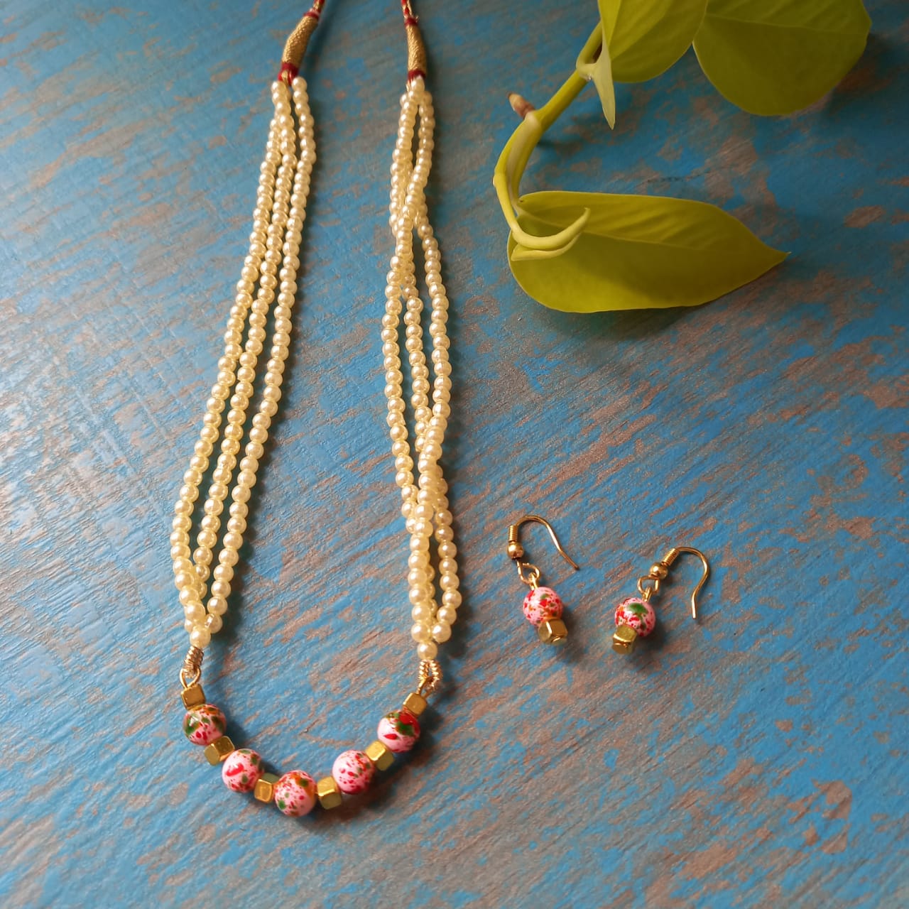 Crackle Beads Pendant with 3 Strands Pearls Necklace Set Soyara Ethnics Studio