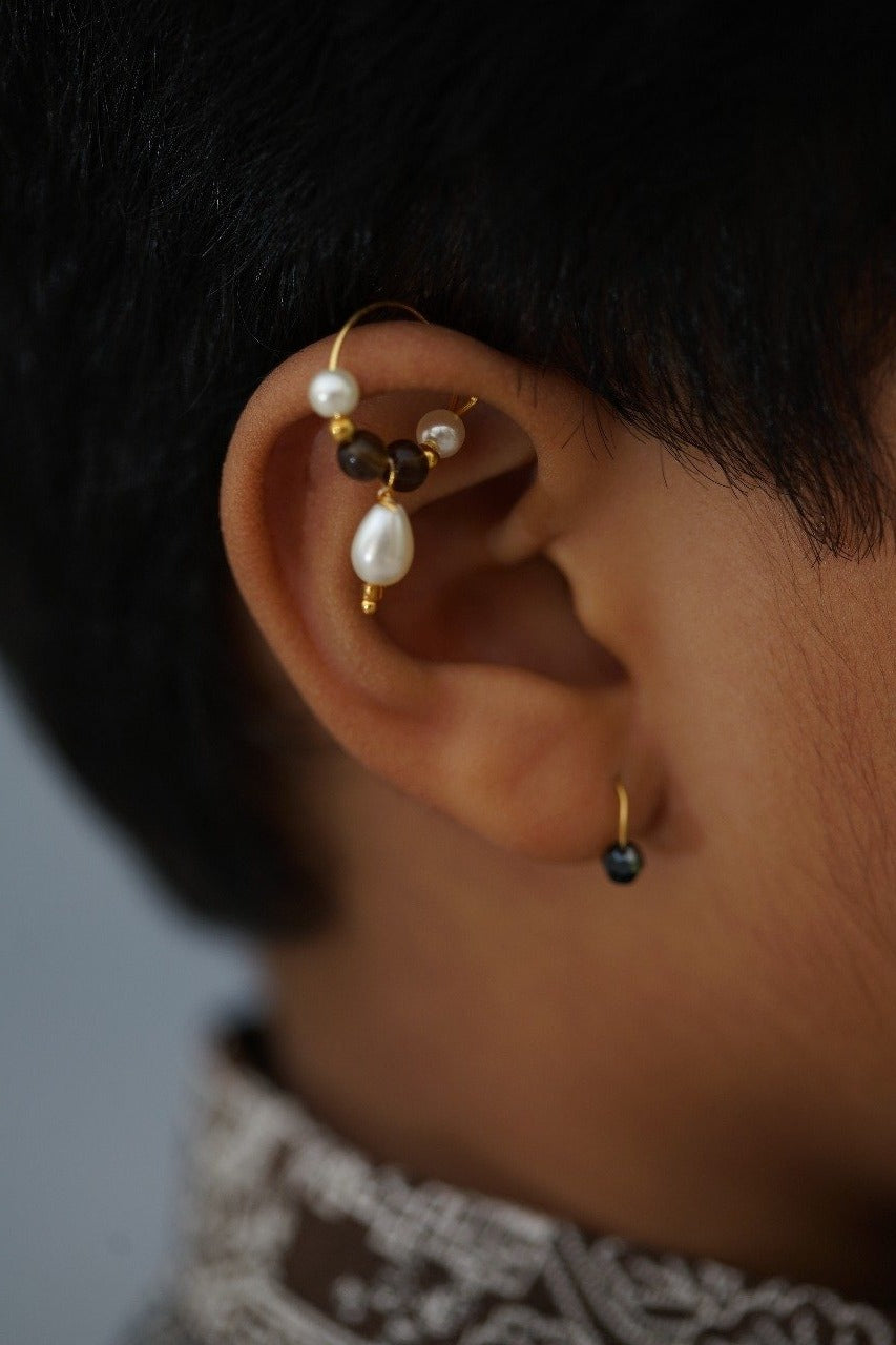 Free Size Clip on Bhikbali.You don't need piercing to wear this. Perfect Match On Traditional Outfit. Mundavalya,kanthi,bhikbali,topi,pagdi are boys accessories exclusively designed using Pearls,glass beads,jadau & gold plated findings for Batu,for Upanayan/Vratabandha/munj /thread ceremony.