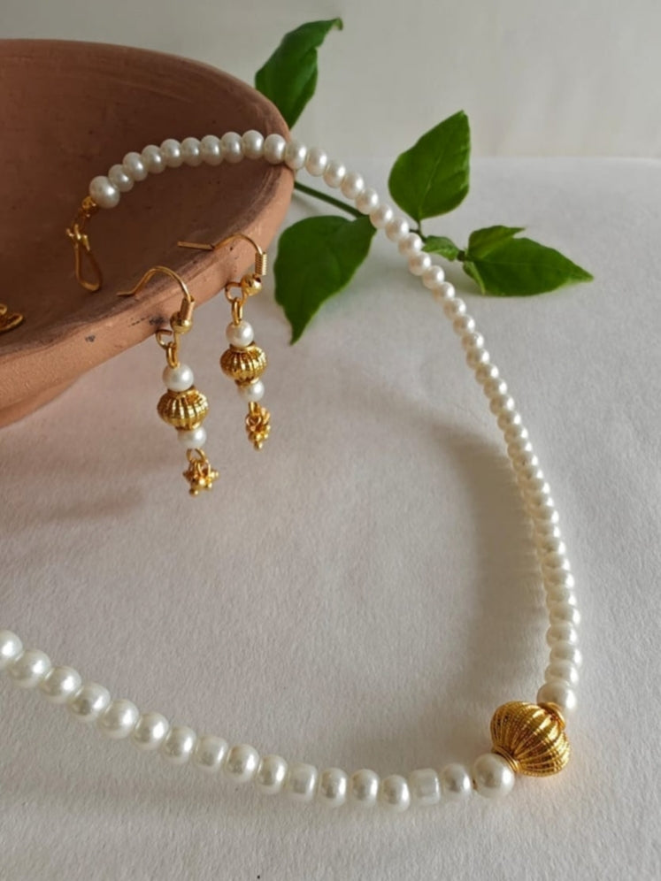 Dive into the captivating world of cultural elegance with our exquisite collection of Handmade Ethnic Accessories for Girls.