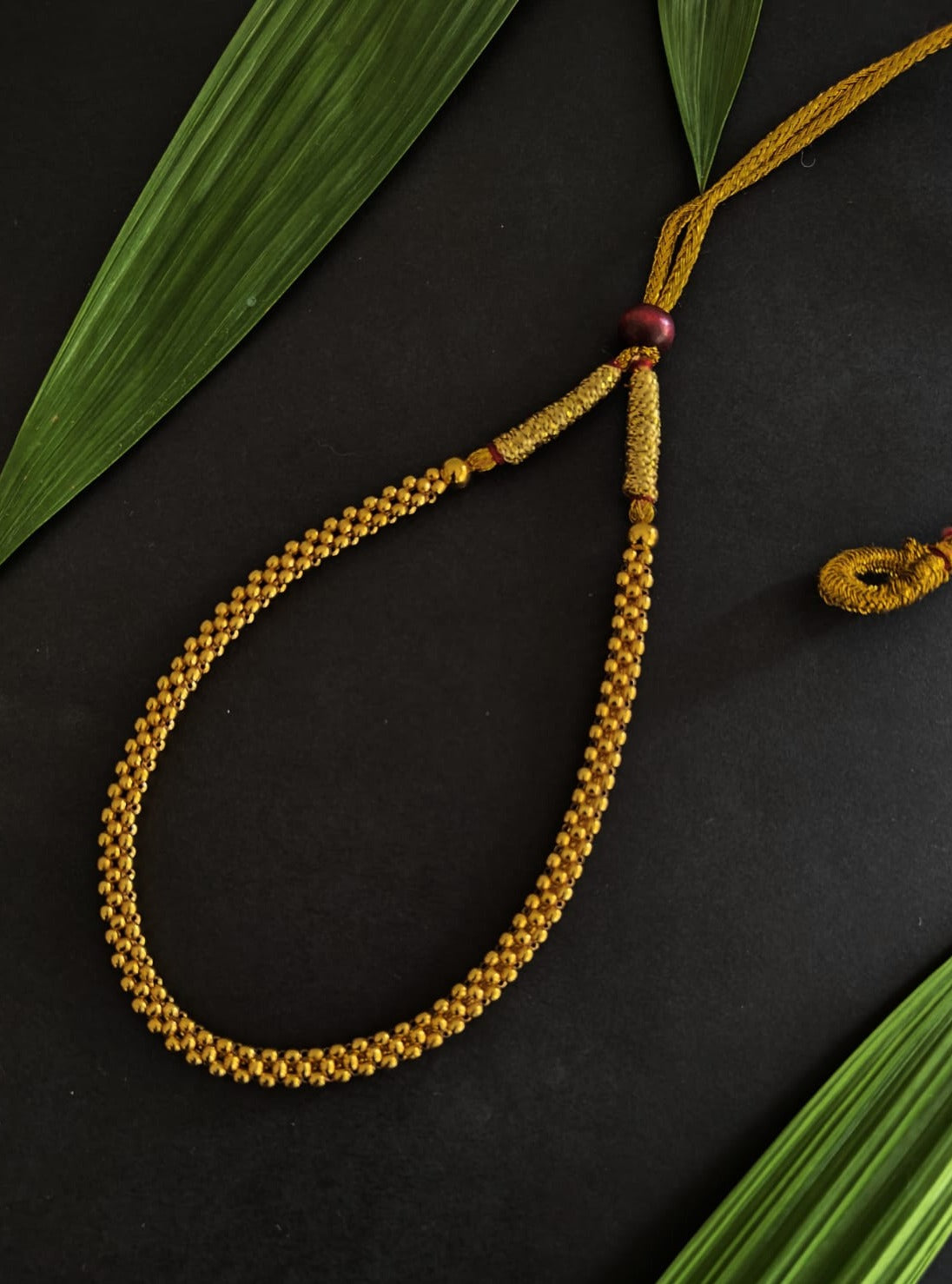 Buy Imposing Gold Marathi Thushi Necklace Set at Best Price | Tanishq UAE
