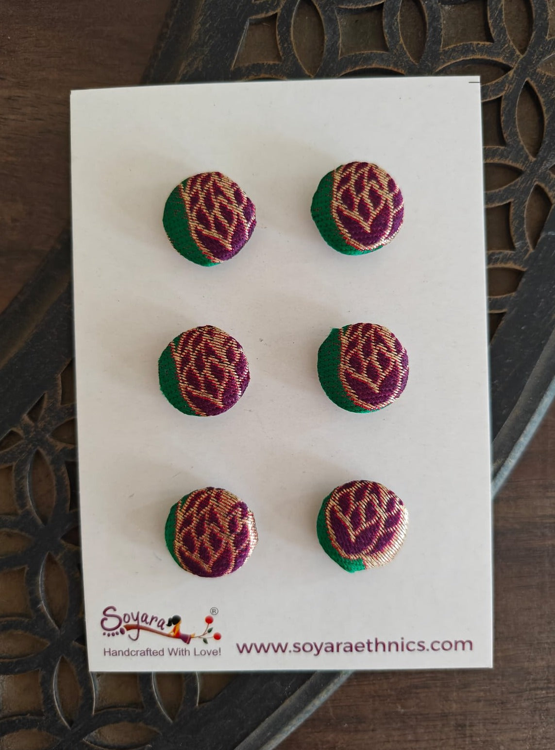 Paithani Fabric buttons/embellishments/adornments - Set Paithani Fabric buttons add a touch of elegance to any attire, whether it's traditional or contemporary !! Set consist of 6 ready to use buttons !