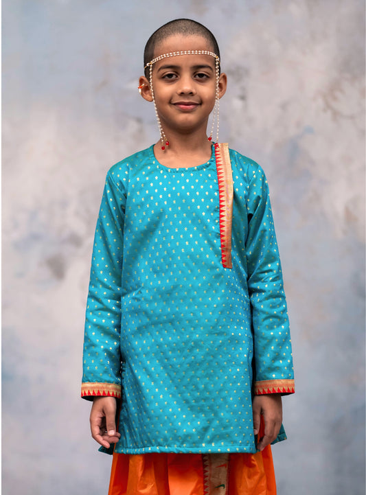 Peacock green brocade silk side placket round neck short kurta with temple border highlights on placket and cuffs for Batu.Kurta is 
ideal for rituals like Matrubhojan,Muhurt during Munj/Upanayan/Vratabandha/Thread Ceremony.