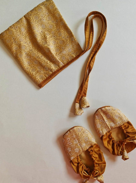 Golden Paithani Naming Ceremony Combo for Baby Boy includes Bonnet,Booties.Golden brocade bonnet,paithani booties,fabric headbands all these Handcrafted accessories for Newborn are perfect add ons to any traditional attire of the baby.Designer baby mats,set of generic bloomers are other naming ceremony essentials.