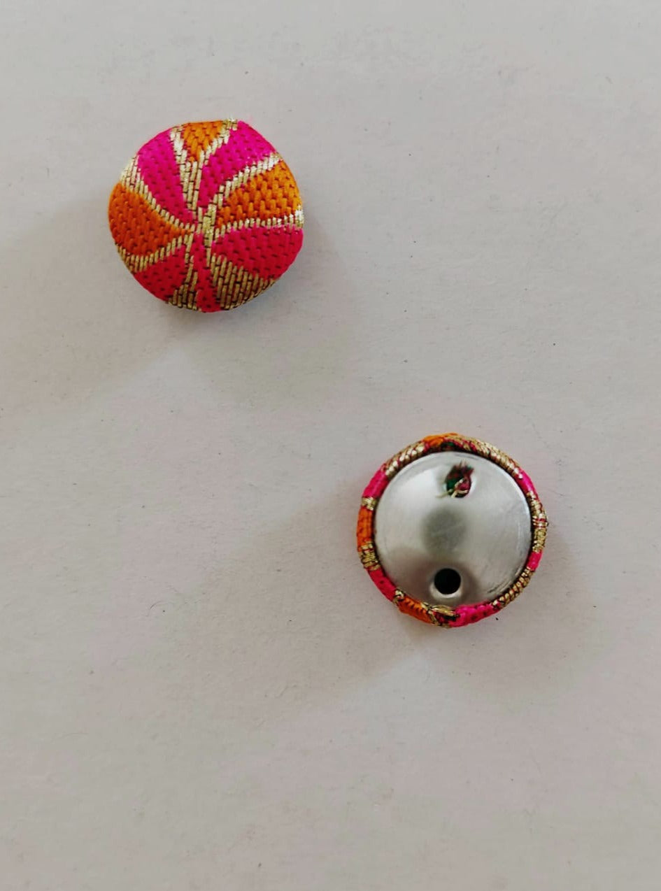 Paithani Fabric buttons/embellishments/adornments - Set Paithani Fabric buttons add a touch of elegance to any attire, whether it's traditional or contemporary !! Set consist of 6 ready to use buttons !