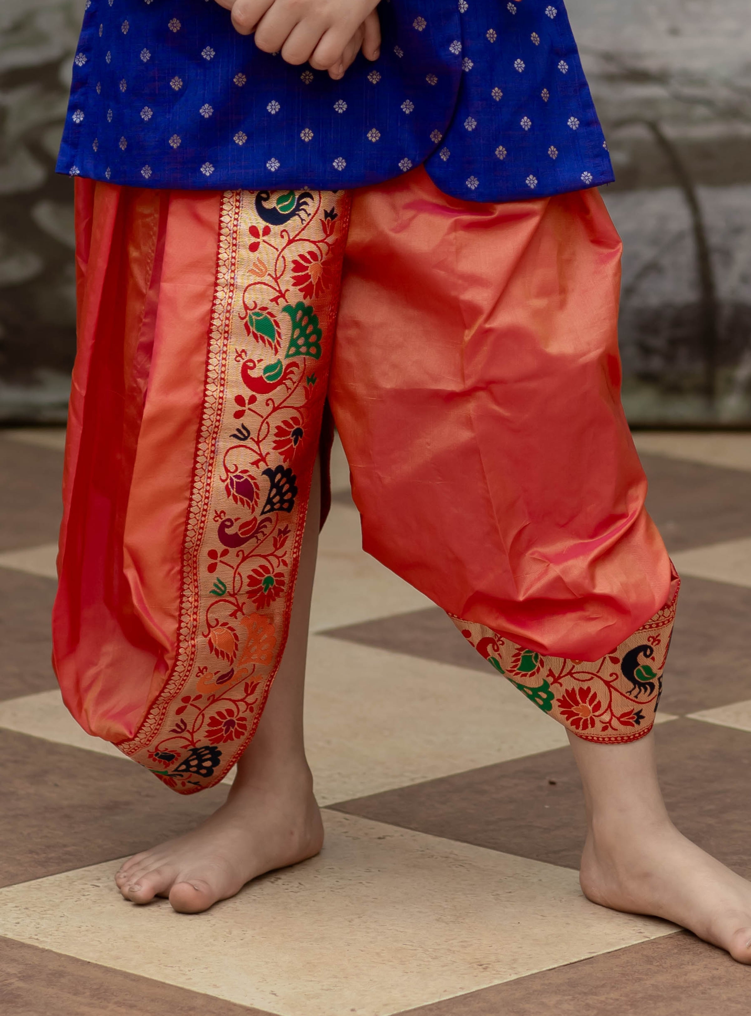 Blush Pink Mysore silk sovale uparane set with intricate Peacock Paithani border for Batu.Pre-stitched sovale uparane set includes Ready to wear Sovale & Uparane/Upavastra.Can be paired with a short kurta.This Set is ideal for rituals like Matrubhojan,Muhurt during Munj/Upanayan/Vratabandha/Thread Ceremony.