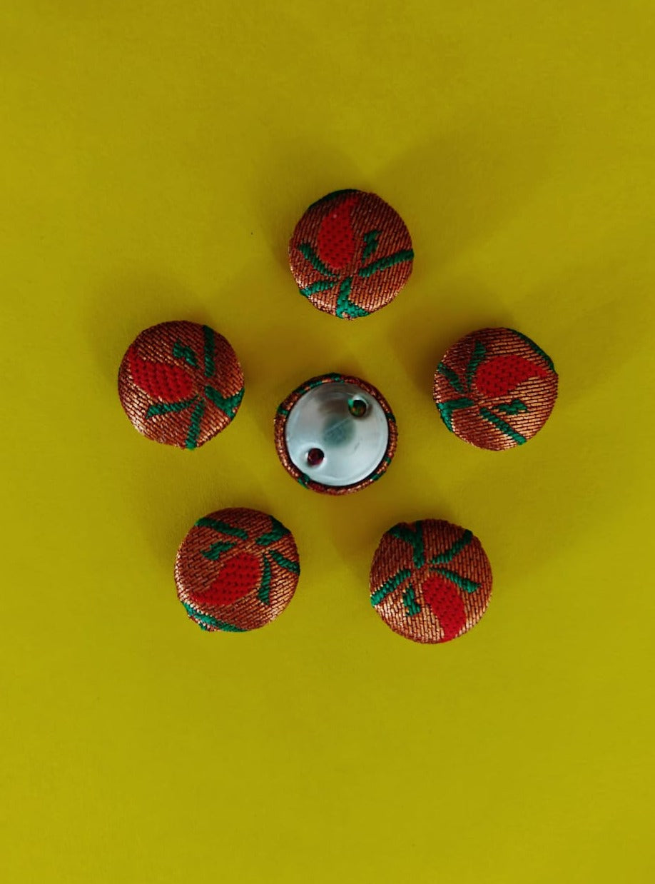 Paithani Fabric buttons/embellishments/adornments - Set Paithani Fabric buttons add a touch of elegance to any attire, whether it's traditional or contemporary !! Set consist of 6 ready to use buttons !