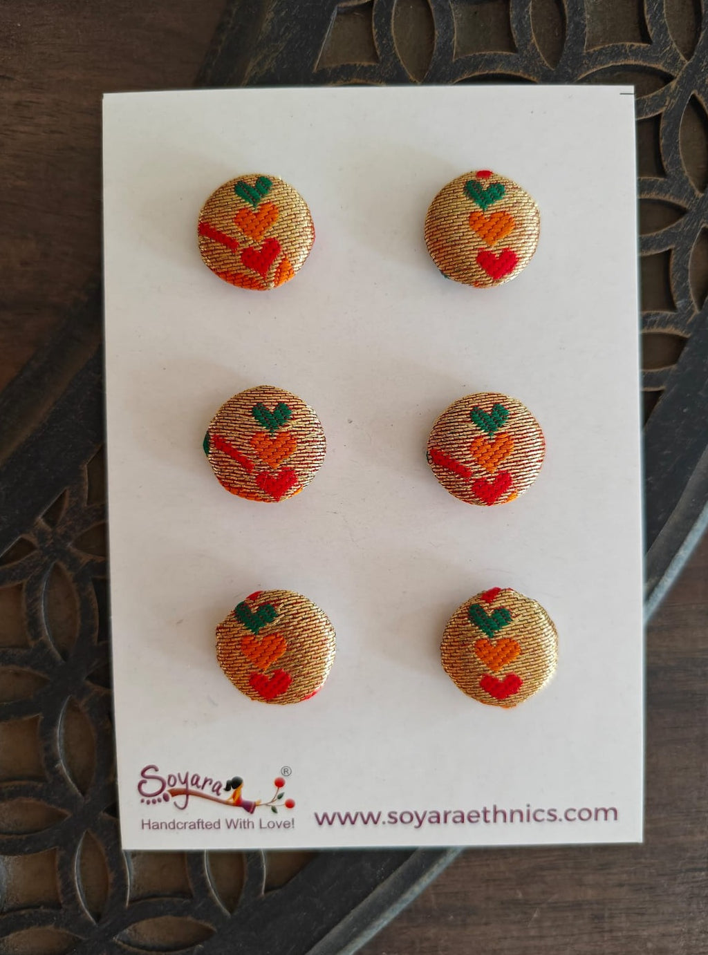 Paithani Fabric buttons/embellishments/adornments - Set Paithani Fabric buttons add a touch of elegance to any attire, whether it's traditional or contemporary !! Set consist of 6 ready to use buttons !