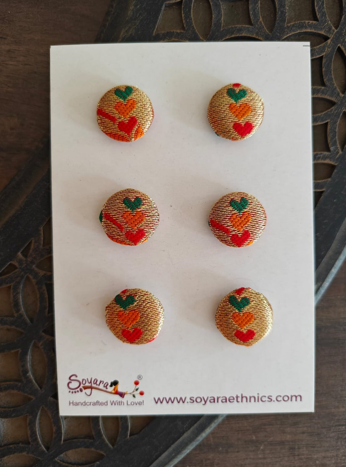 Paithani Fabric buttons/embellishments/adornments - Set Paithani Fabric buttons add a touch of elegance to any attire, whether it's traditional or contemporary !! Set consist of 6 ready to use buttons !