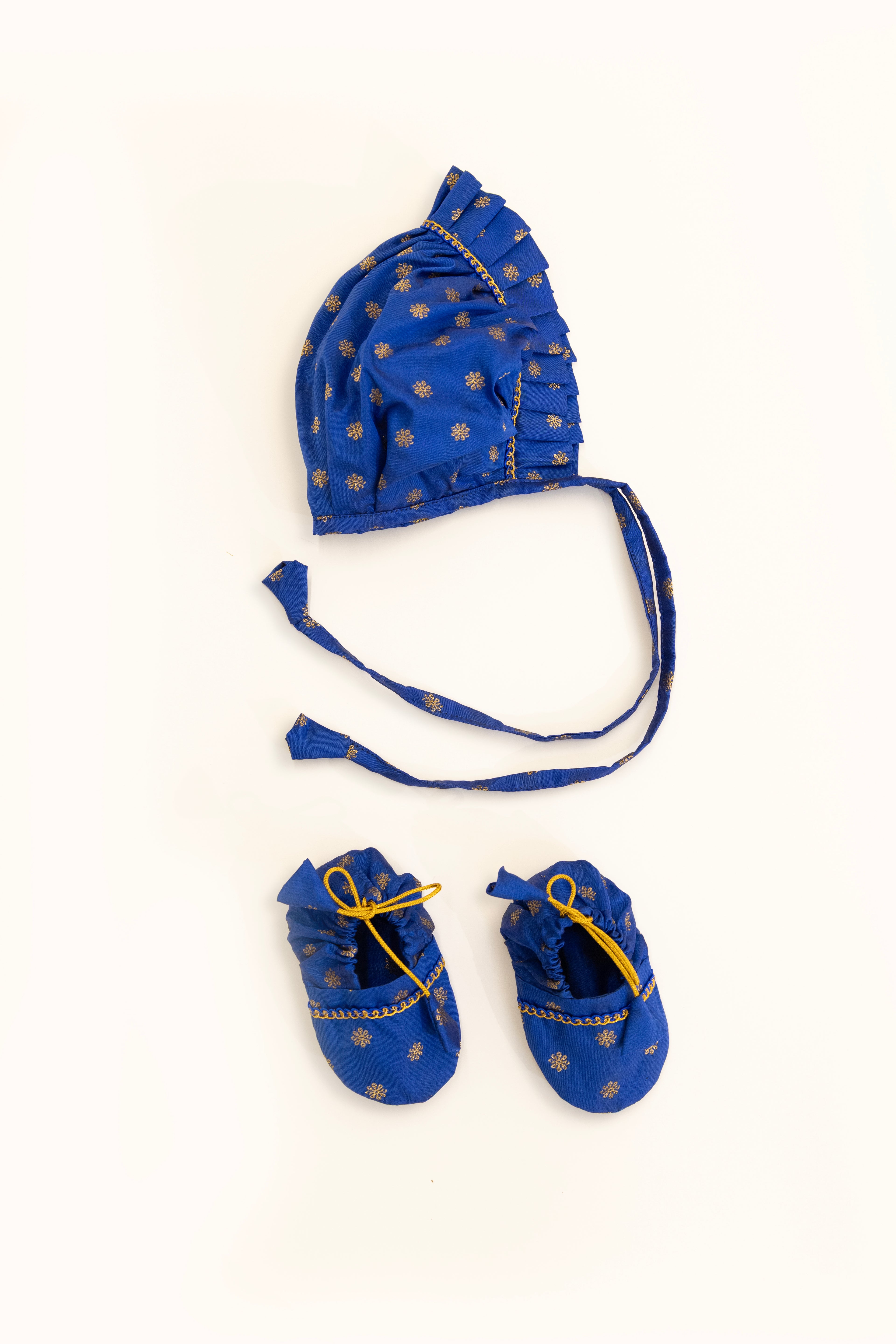 Blue Brocade frilled topda / topi / bonnet and adjustable booties unisex set for Newborn