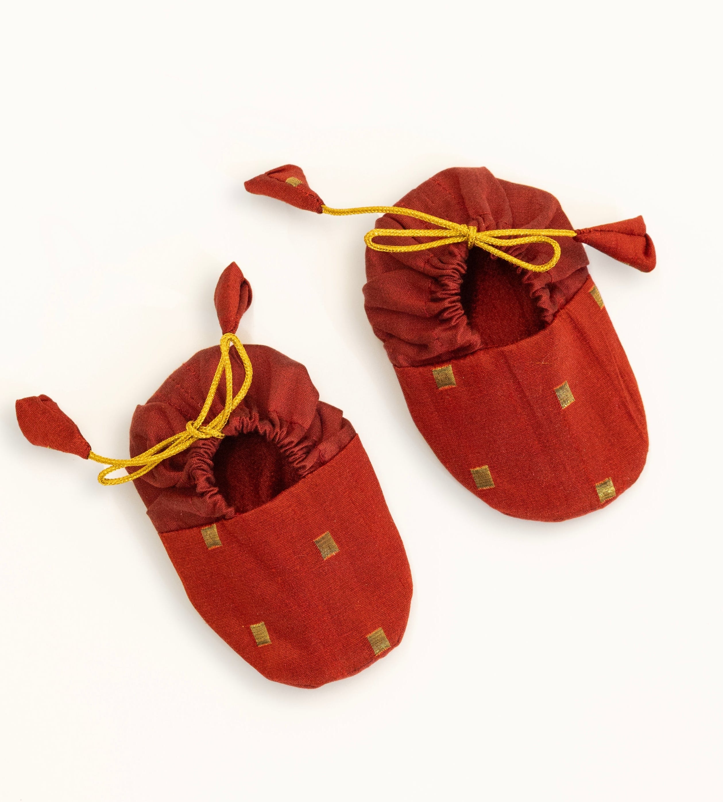 Maroon unisex raw silk booties for newborn baby