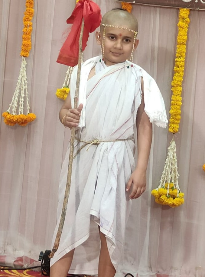 South cotton Gamcha/Towels with small golden border for Batu. Set of 2.Size 30 inches x 60 inches Mundavalya,kanthi,bhikbali,topi,pagdi are boys accessories exclusively designed using Pearls,glass beads,jadau & gold plated findings for Batu,for Upanayan/Vratabandha/munj /thread ceremony.