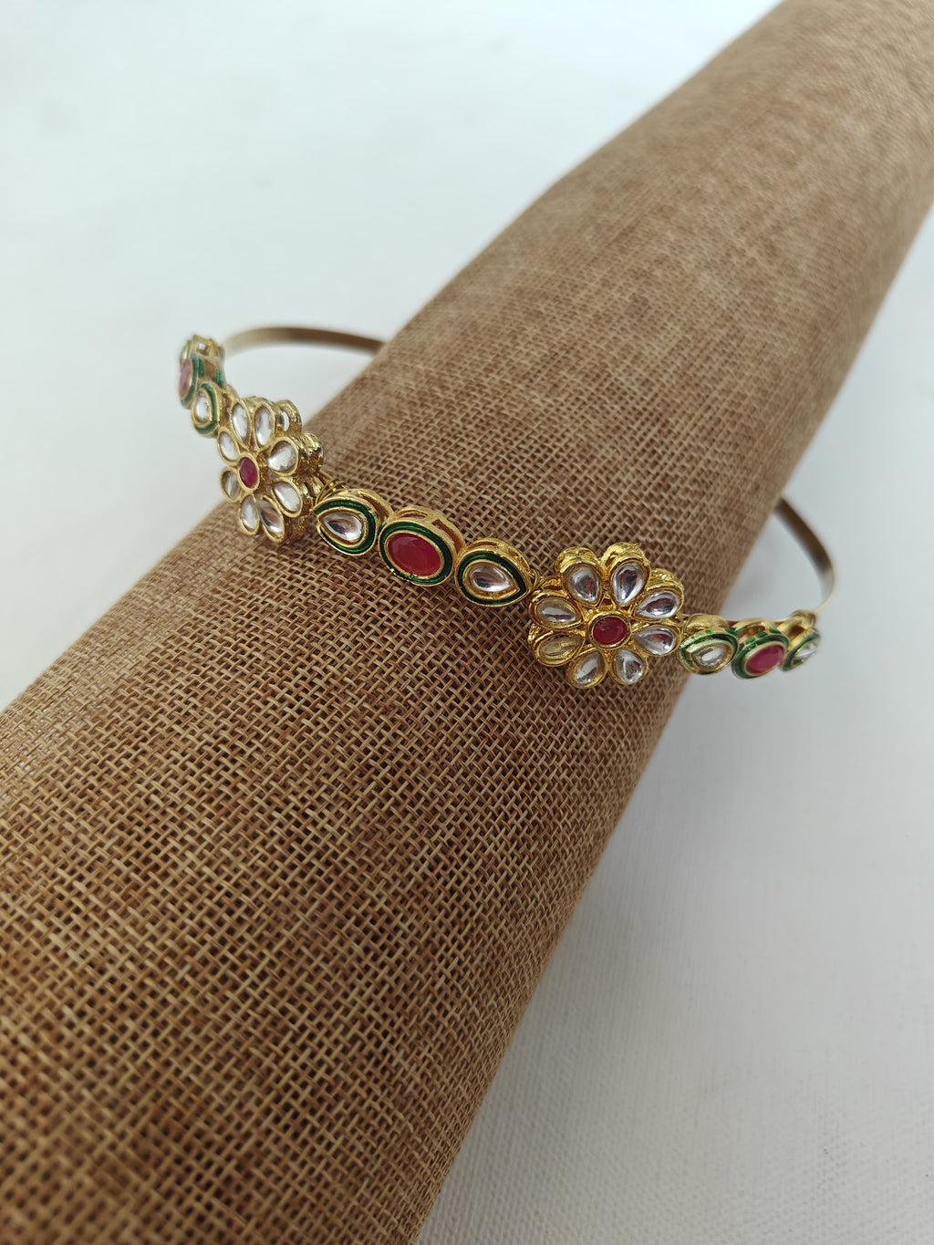 Kundan studded flower and leaves motifs mathapatti headband in golden metal for Girls
