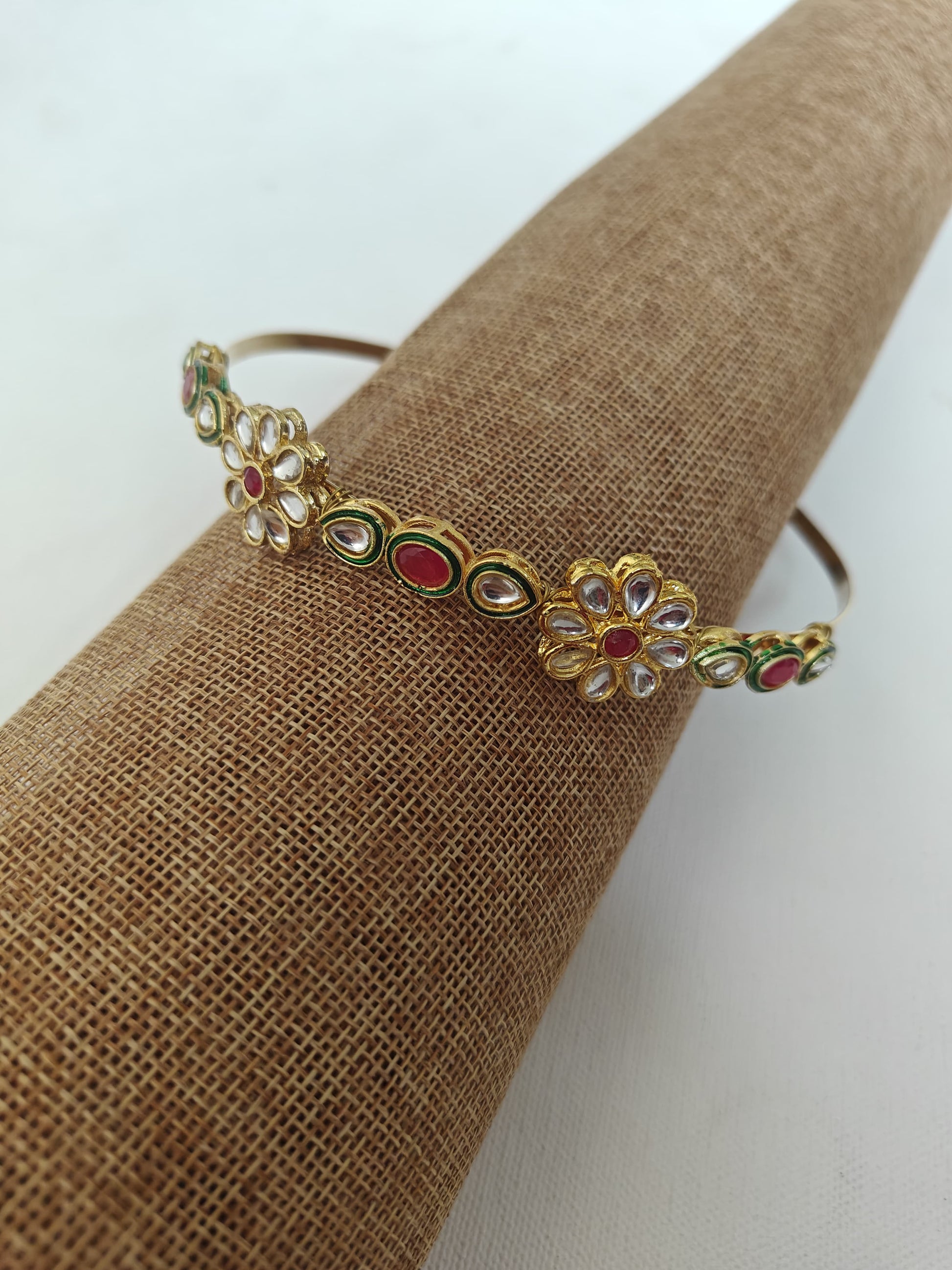 Kundan studded flower and leaves motifs mathapatti headband in golden metal for Girls