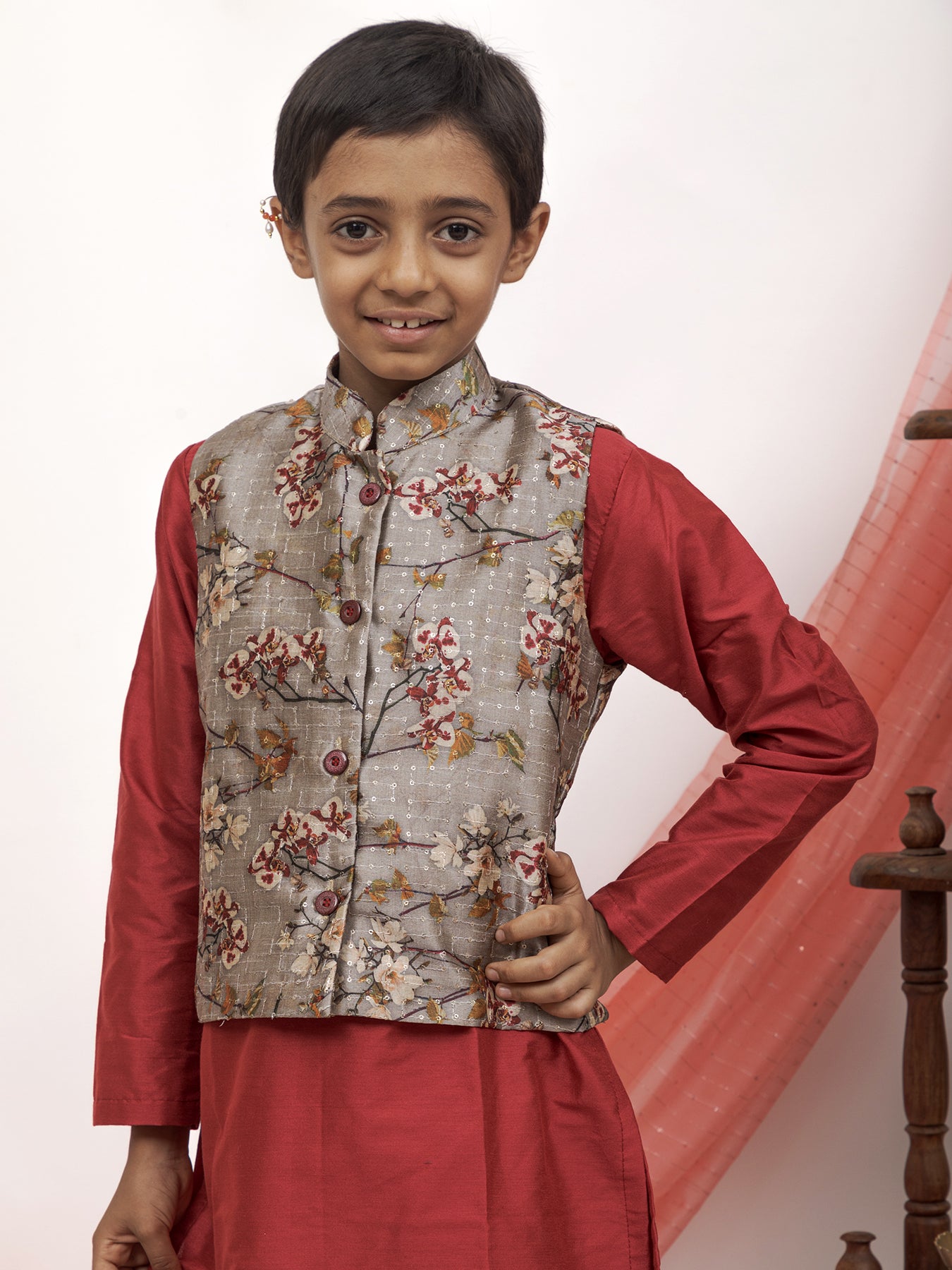 This maroon cotton silk salwar kurta set features a grey printed tussar silk jacket with statement buttons for a standout look.
