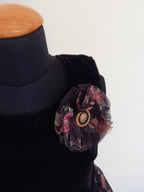 Celebrate Sankrant in style with our elegant black ethnic wear for boys and girls. Crafted from luxurious silk brocade and Chanderi fabrics, this collection blends tradition with modern charm. Perfect for the Makar Sankrant festival ! 