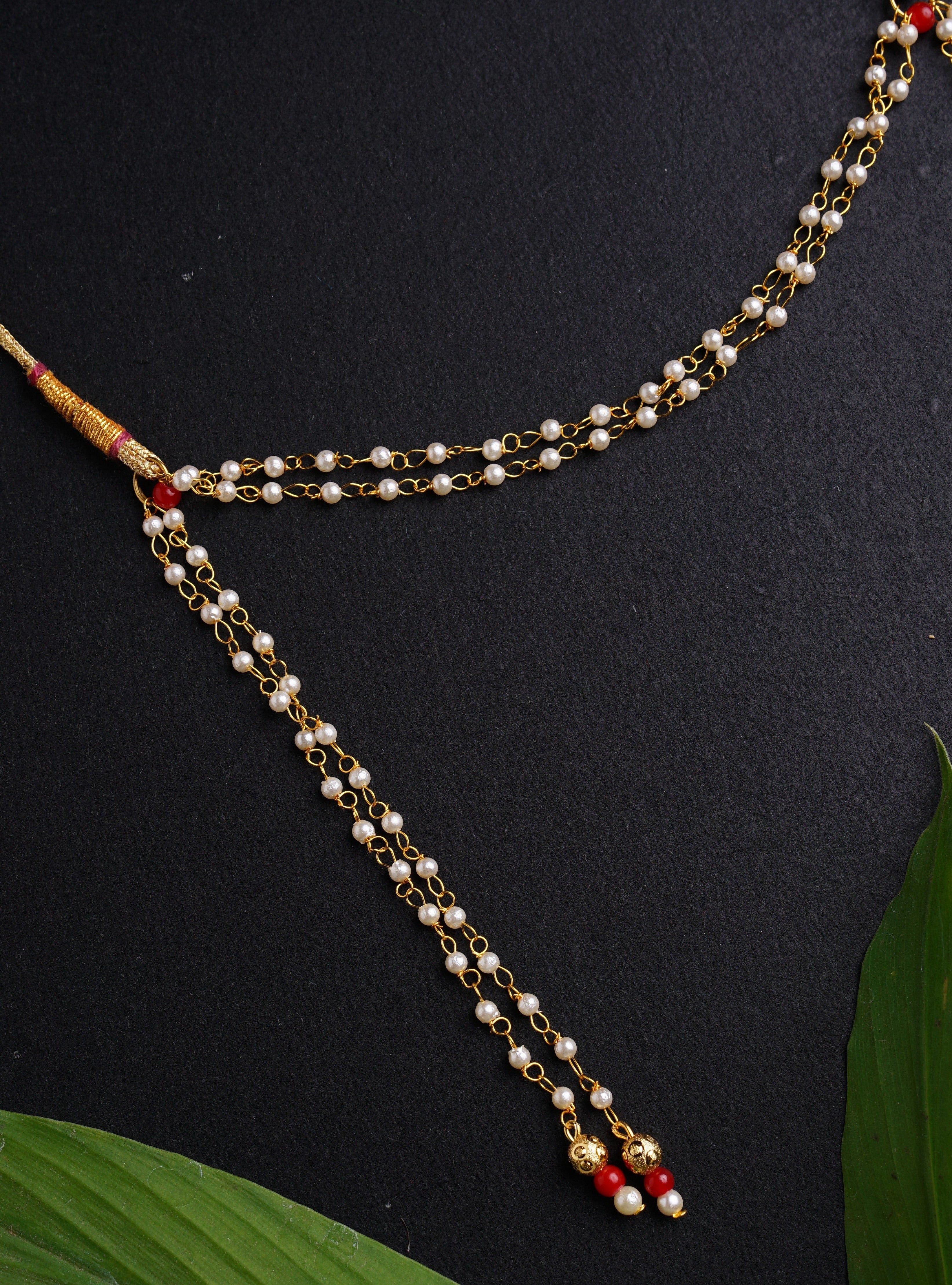 Mundavalya is a forehead ornament worn by Batu for Vratabandh/Munj/Upnayan/Thread Ceremony. Mundavalya,kanthi,bhikbali,topi,pagdi are boys accessories exclusively designed using Pearls,glass beads,jadau & gold plated findings for Batu,for Upanayan/Vratabandha/munj /thread ceremony.