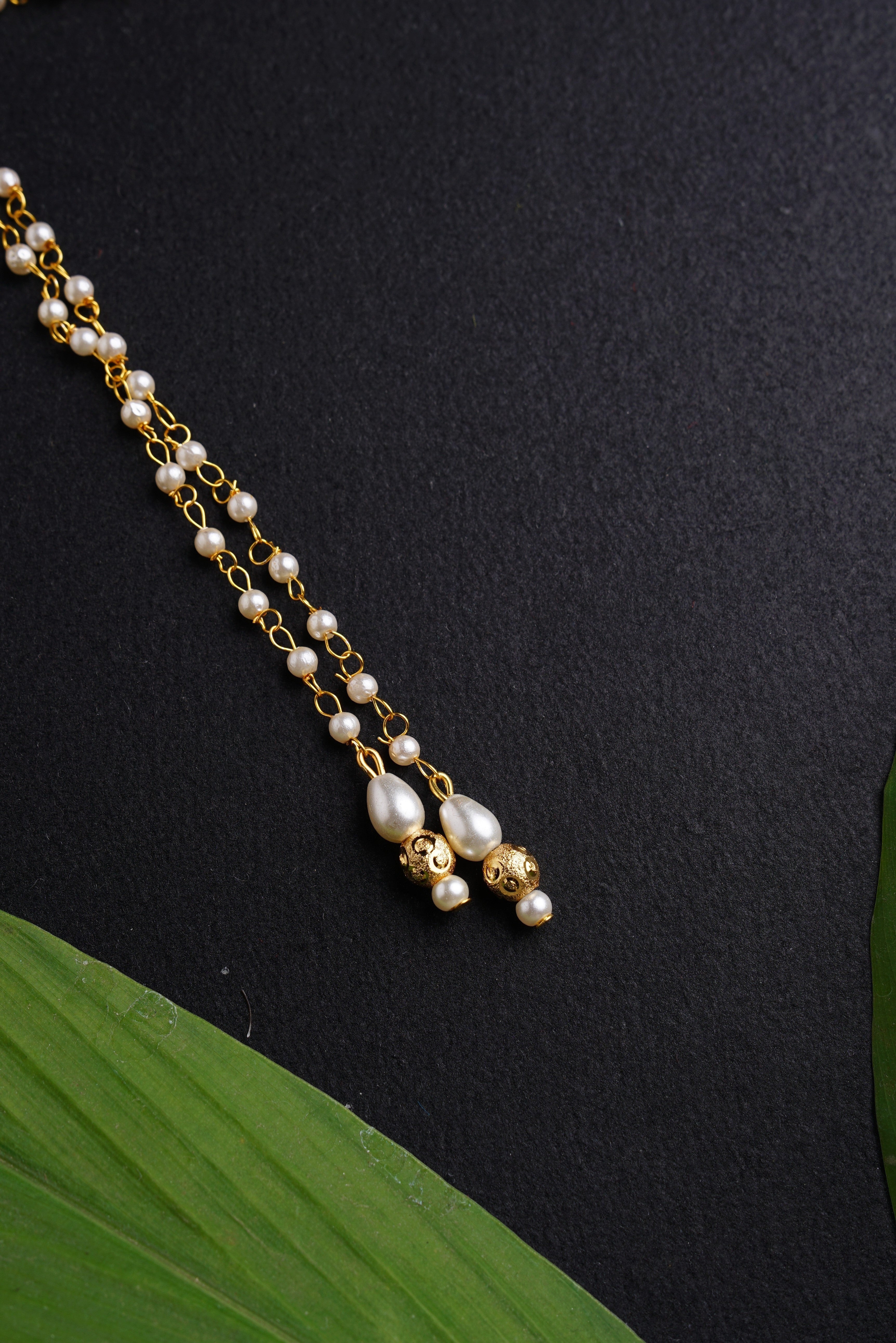 Mundavalya is a forehead ornament worn by Batu for Vratabandh/Munj/Upnayan/ Thread Ceremony.It is designed in pearls Golden Findings.Mundavalya,kanthi,bhikbali,topi,pagdi are boys accessories exclusively designed using Pearls,glass beads,jadau & gold plated findings for Batu,for Upanayan/Vratabandha/munj /thread ceremony.