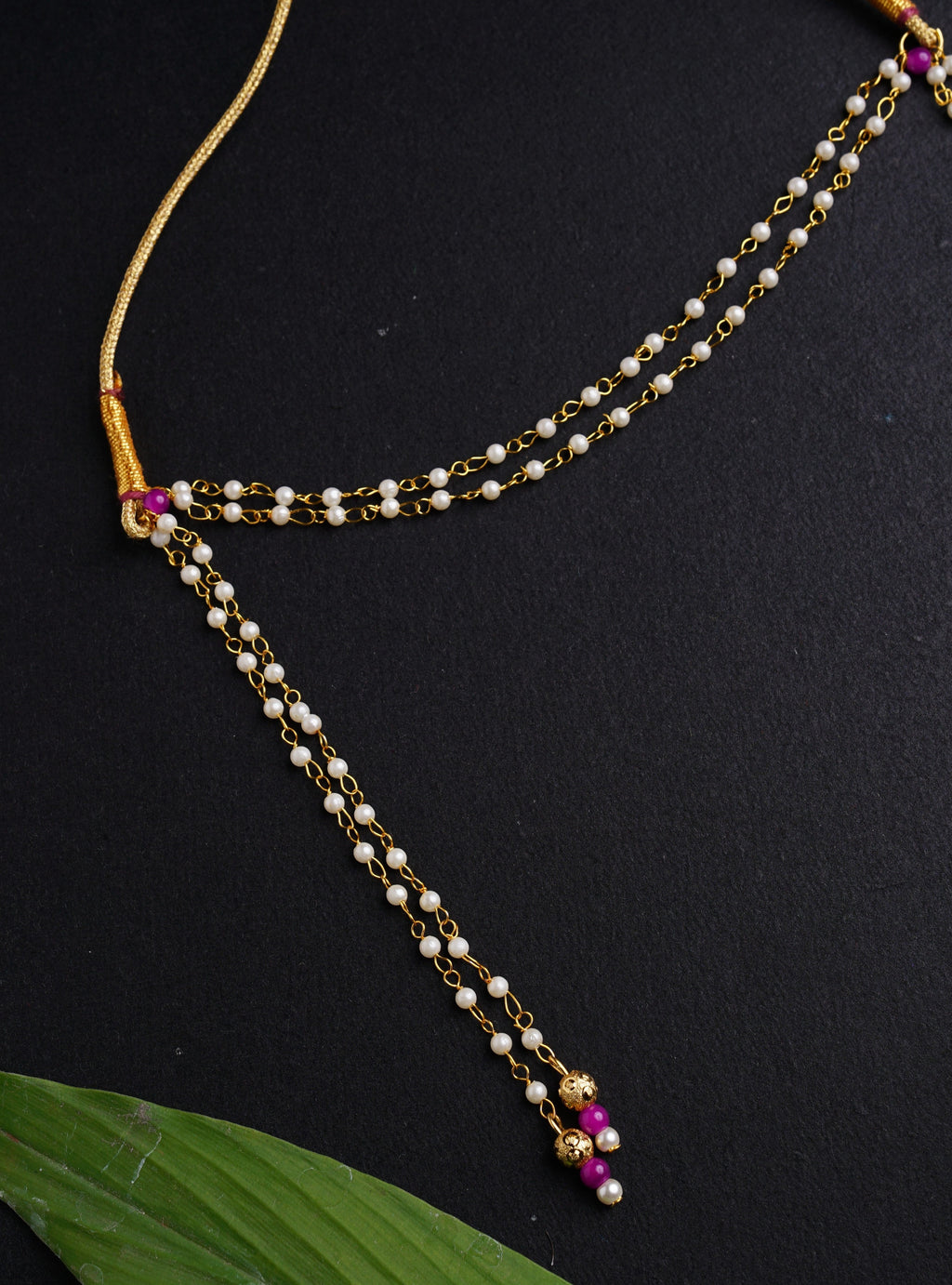 Mundavalya is a forehead ornament worn by Batu for Vratabandh/Munj/Upnayan/Thread Ceremony. Mundavalya,kanthi,bhikbali,topi,pagdi are boys accessories exclusively designed using Pearls,glass beads,jadau & gold plated findings for Batu,for Upanayan/Vratabandha/munj /thread ceremony.
