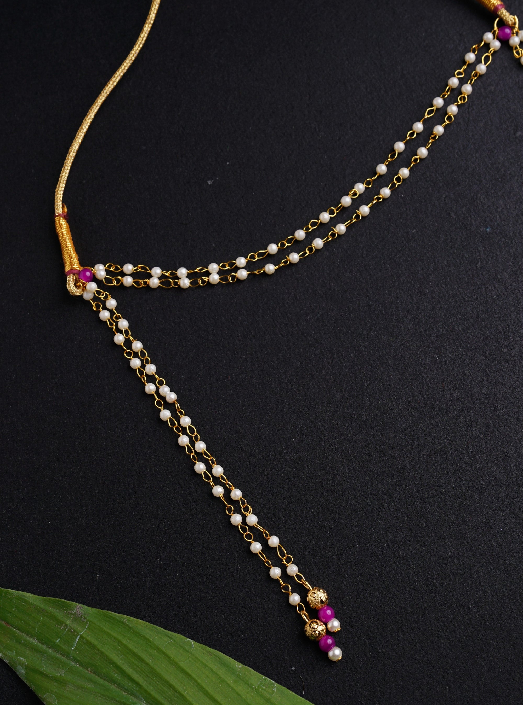 Mundavalya is a forehead ornament worn by Batu for Vratabandh/Munj/Upnayan/Thread Ceremony. Mundavalya,kanthi,bhikbali,topi,pagdi are boys accessories exclusively designed using Pearls,glass beads,jadau & gold plated findings for Batu,for Upanayan/Vratabandha/munj /thread ceremony.