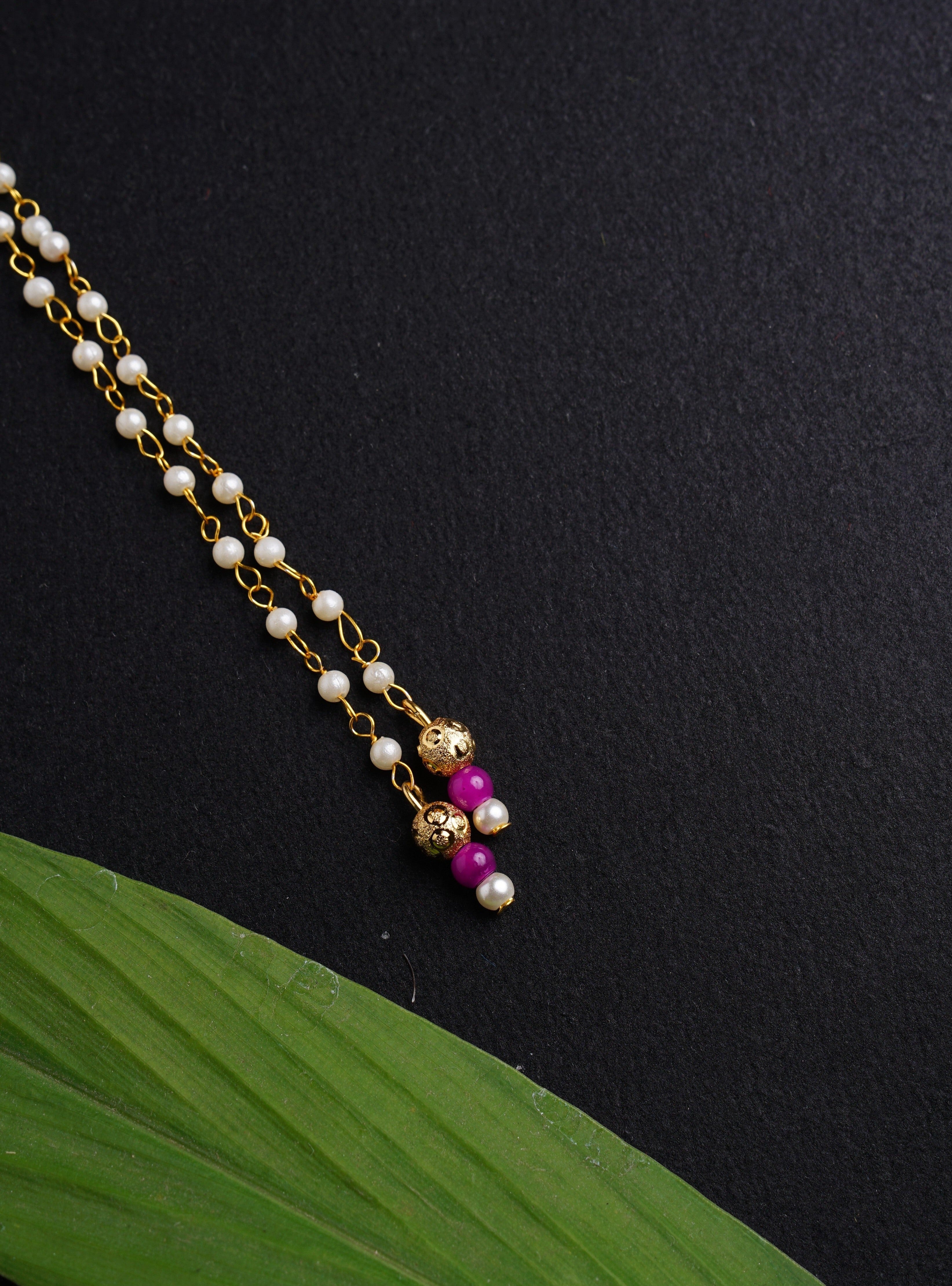 Mundavalya is a forehead ornament worn by Batu for Vratabandh/Munj/Upnayan/Thread Ceremony. Mundavalya,kanthi,bhikbali,topi,pagdi are boys accessories exclusively designed using Pearls,glass beads,jadau & gold plated findings for Batu,for Upanayan/Vratabandha/munj /thread ceremony.