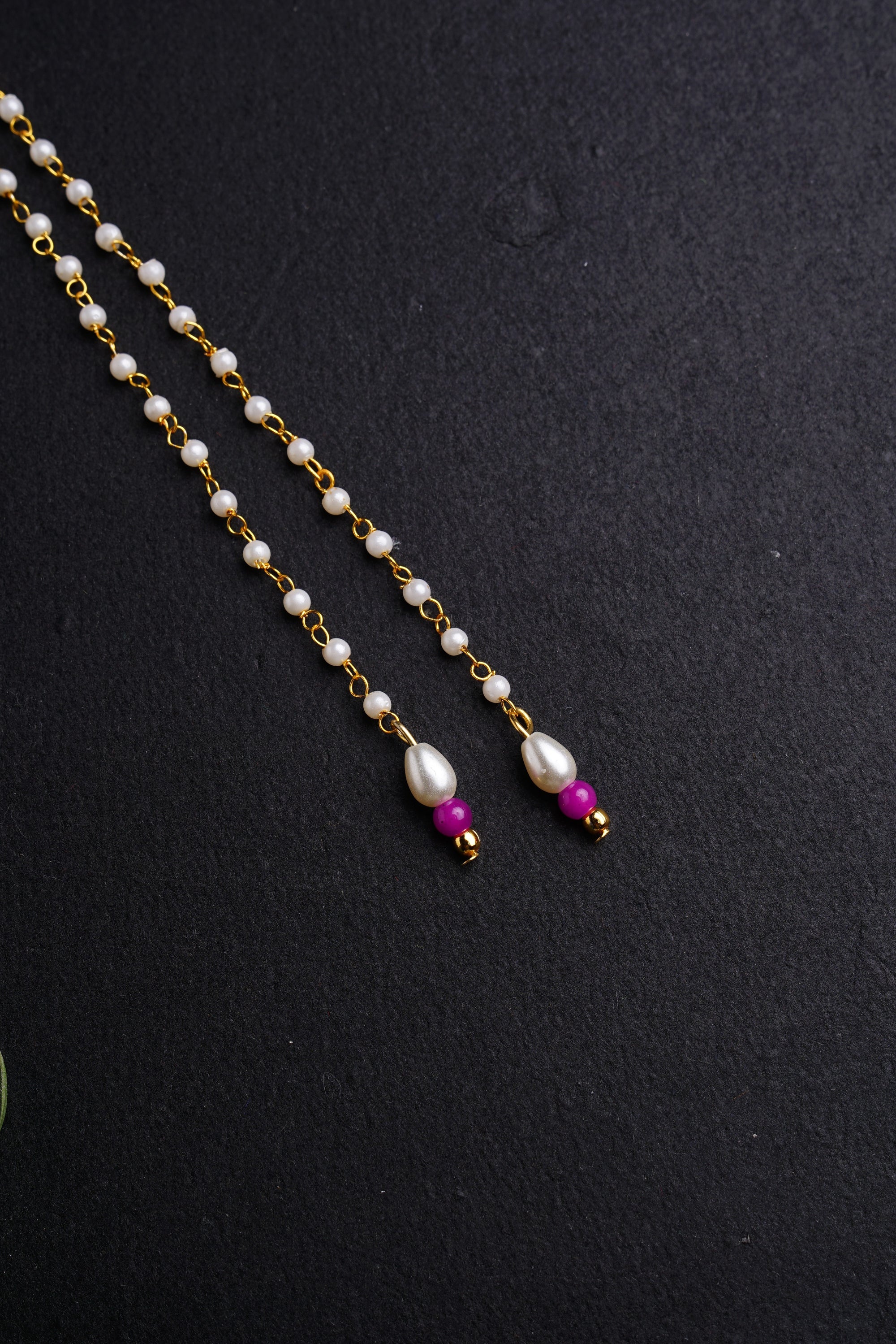 Mundavalya is a forehead ornament worn by Batu for Vratabandh/Munj/Upnayan/ Thread Ceremony. Mundavalya,kanthi,bhikbali,topi,pagdi are boys accessories exclusively designed using Pearls,glass beads,jadau & gold plated findings for Batu,for Upanayan/Vratabandha/munj /thread ceremony. 