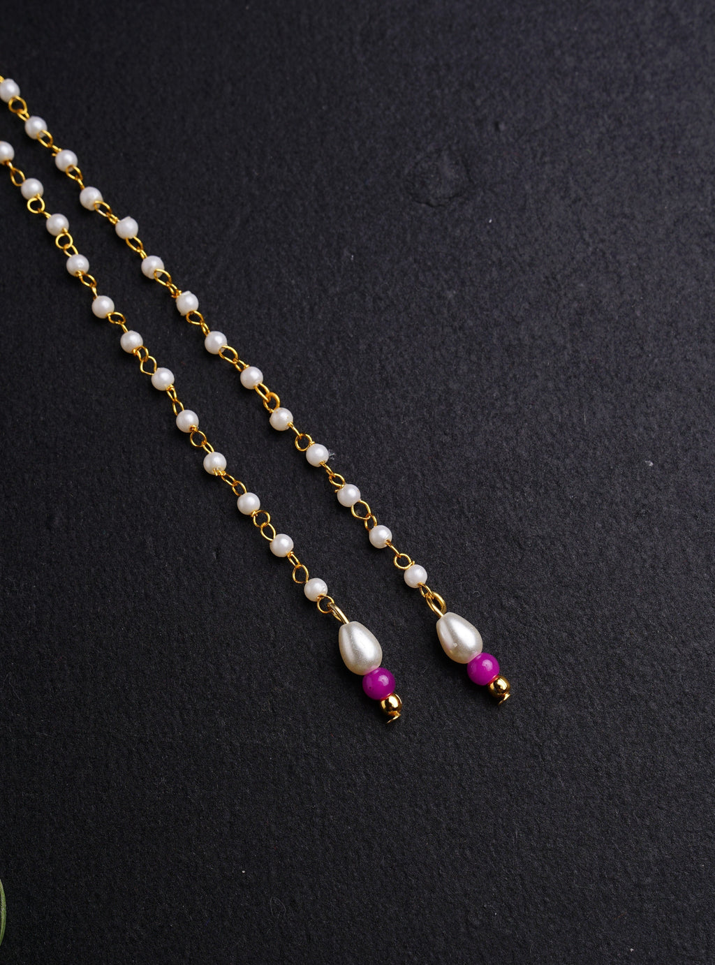 Mundavalya is a forehead ornament worn by Batu for Vratabandh/Munj/Upnayan/ Thread Ceremony. Mundavalya,kanthi,bhikbali,topi,pagdi are boys accessories exclusively designed using Pearls,glass beads,jadau & gold plated findings for Batu,for Upanayan/Vratabandha/munj /thread ceremony. 