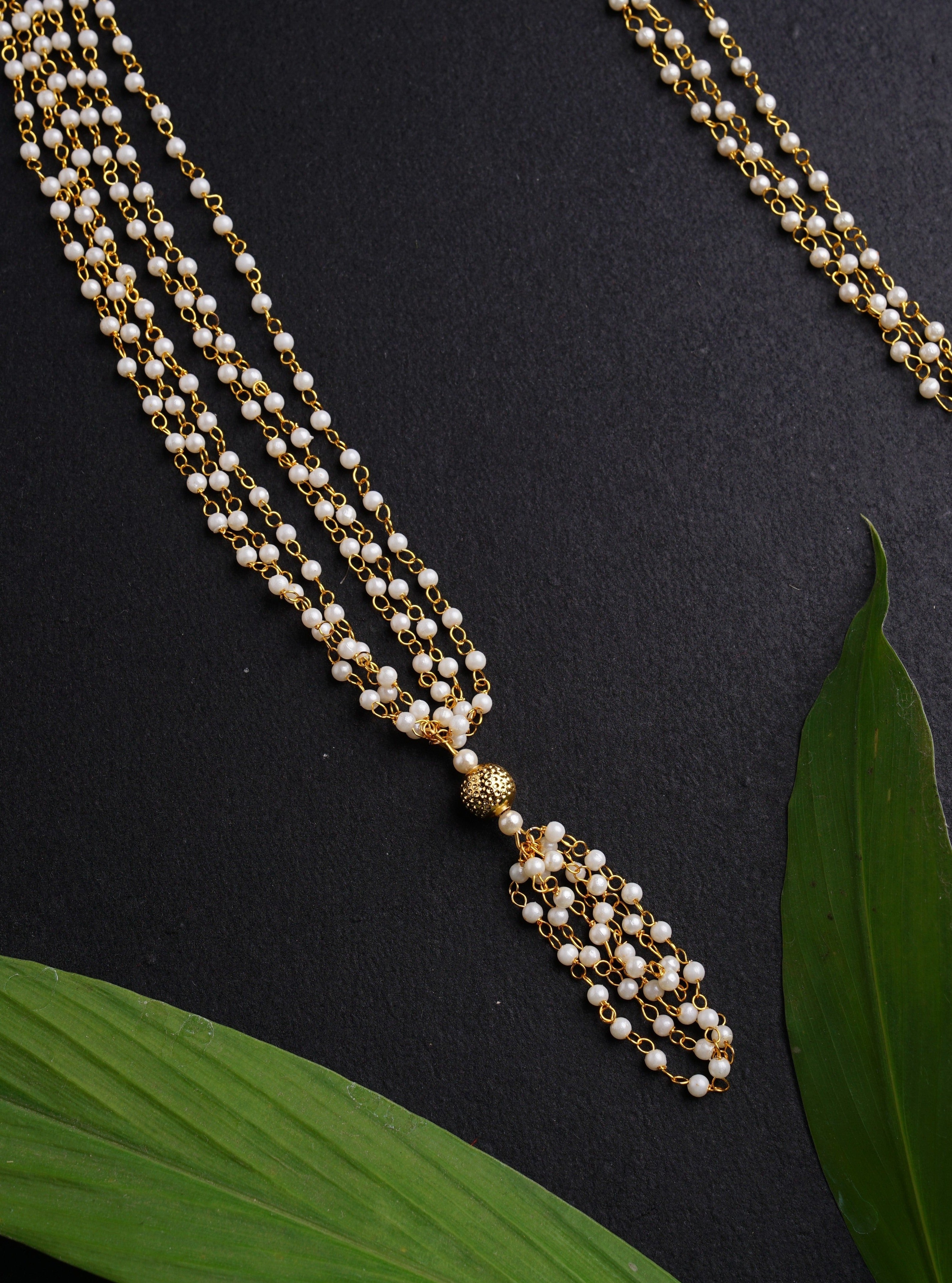 The Janav/Yagnopavit/Sacred Thread is received by the batu,that he continues wearing from left shoulder to the right crossing the chest.Mundavalya,kanthi,bhikbali,topi,pagdi are boys accessories exclusively designed using Pearls,jadau & gold plated findings for Batu,for Upanayan/Vratabandha/munj /thread ceremony.  